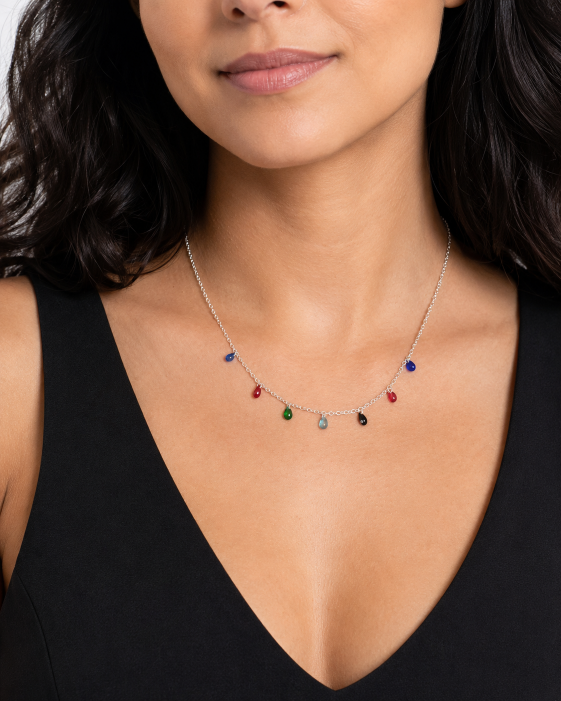 Colar Gargantilha com Gotas Facetadas Coloridas Pendentes