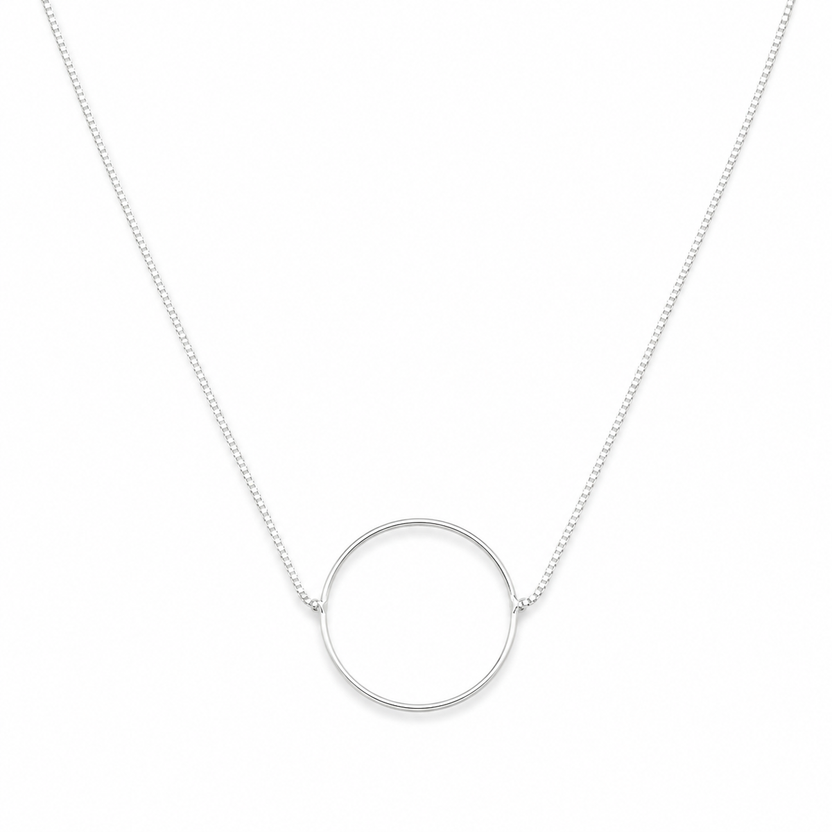 Colar Minimalista com Aro Circular Geométrico Vazado