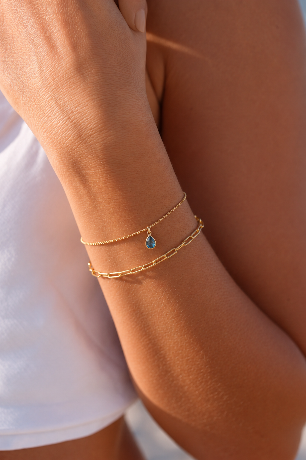 Pulseira Dupla Delicada com Pingente Gota em Bisel
