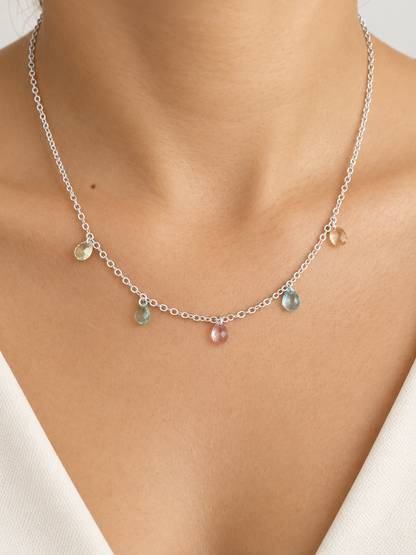 Colar Gargantilha com Gotas Facetadas Coloridas Pendentes