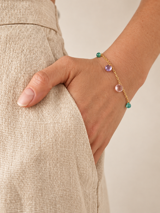 Pulseira Delicada com Gotas Coloridas Pendentes