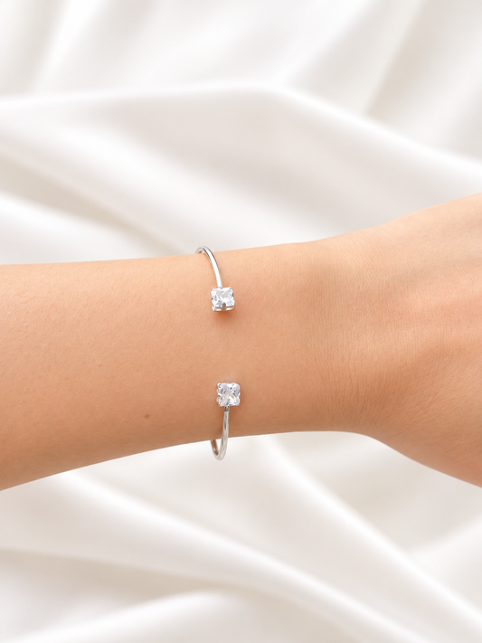 Bracelete Fino Aberto com Pontos de Luz