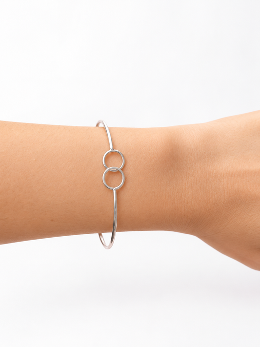 Bracelete Aberto com Ponteiras em Círculos Vazados