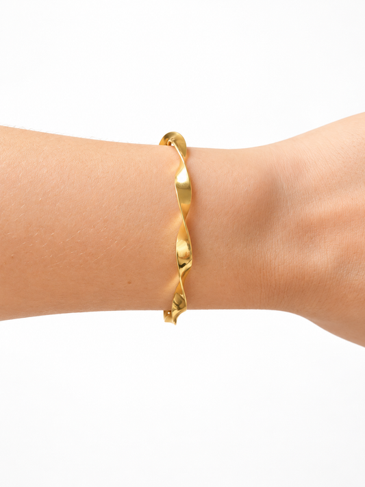 Bracelete Aberto Ondulado com Efeito Torcido