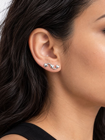 Brinco Ear Cuff Anatômico Curva de Corações Lisos