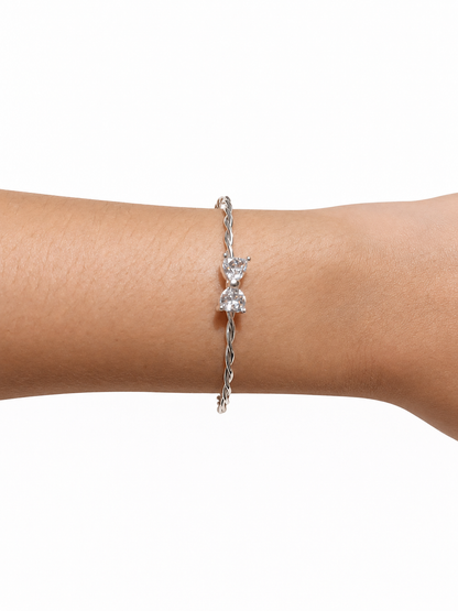 Bracelete Torcido com Gotas Centrais em Zircônia