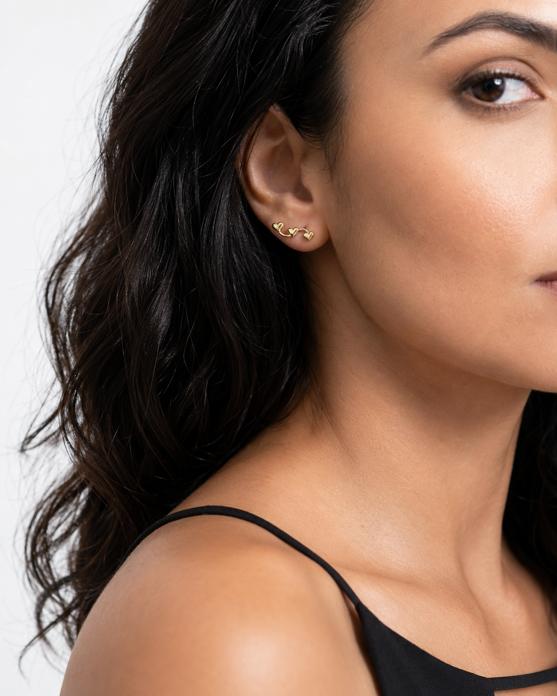 Brinco Ear Cuff Anatômico Curva de Corações Lisos