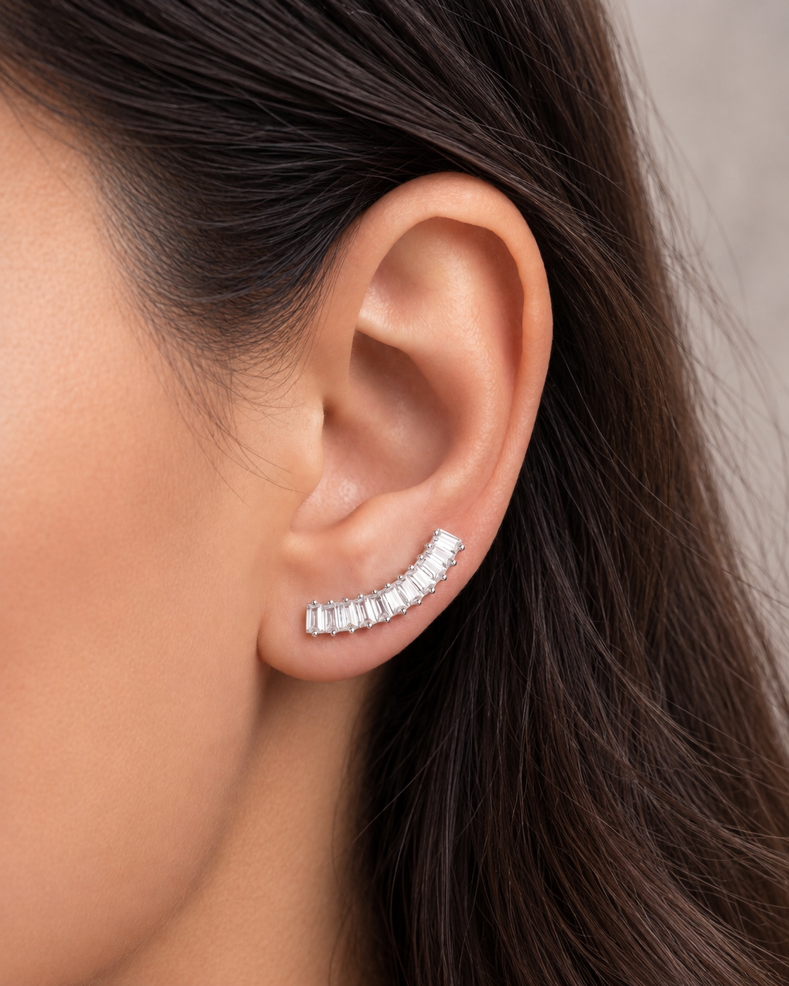 Brinco Ear Cuff Anatômico com Zircônias Baguete