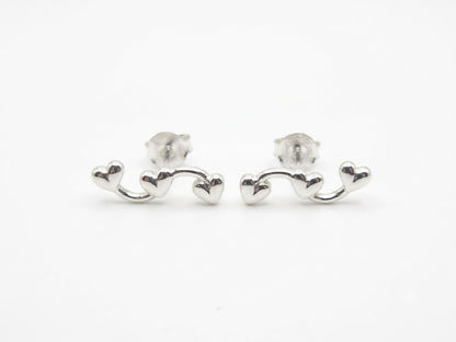 Brinco Ear Cuff Anatômico Curva de Corações Lisos