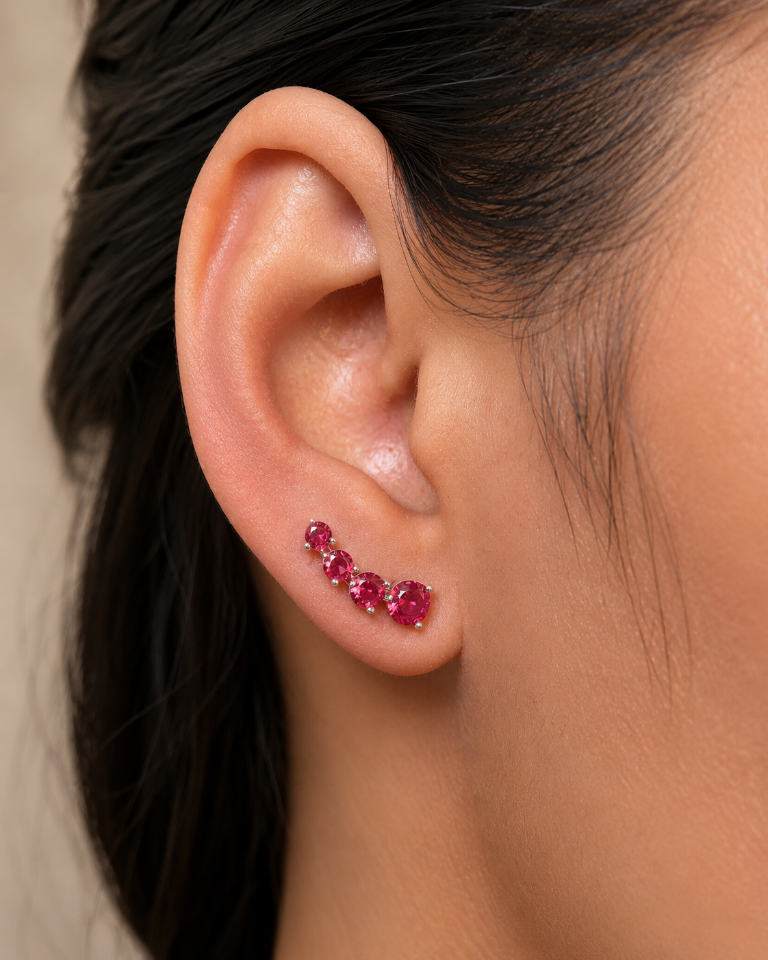 Brinco Ear Cuff Anatômico com Zircônias Facetadas