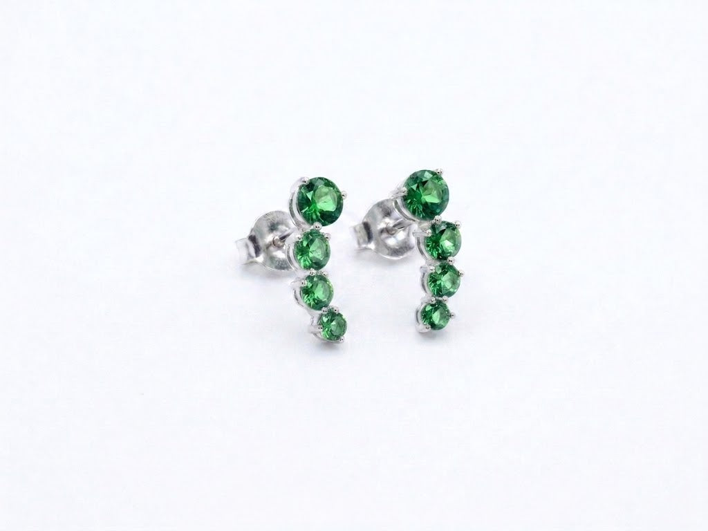 Brinco Ear Cuff Anatômico com Zircônias Facetadas