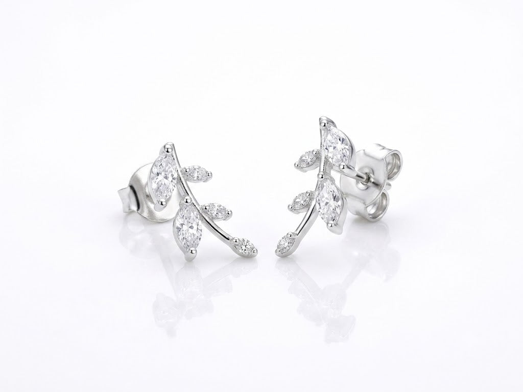 Brinco Anatômico Ramo de Folhas com Zircônias Navete