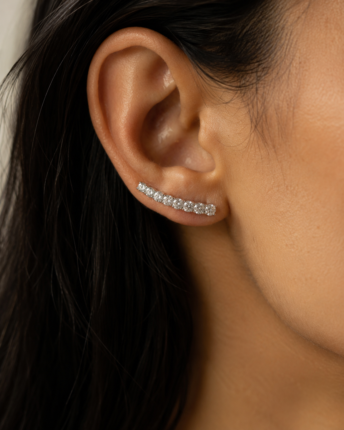 Brinco Ear Cuff Barra com Zircônias Baguete e Redondas
