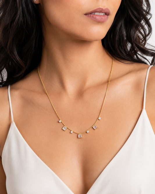 Colar Gargantilha com Zircônias Quadradas Carré Pendentes