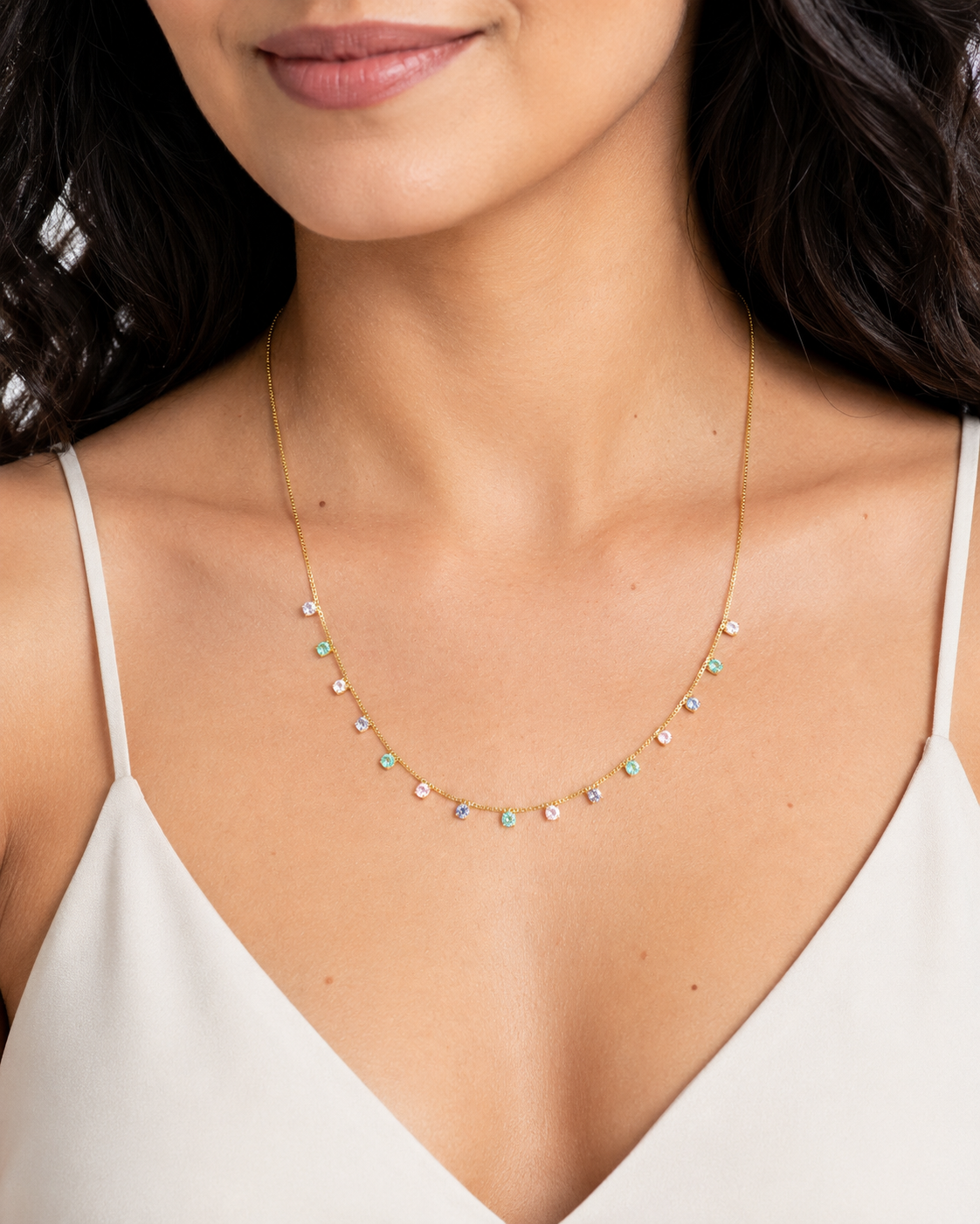 Colar Gargantilha Delicada com Mini Zircônias Coloridas
