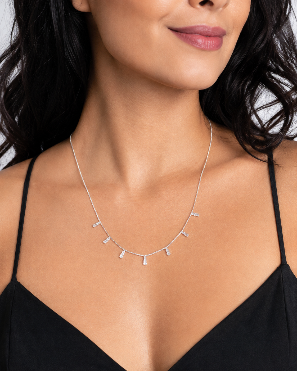 Colar Gargantilha com Gotas de Zircônia Cristal Pendentes