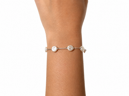 Pulseira Delicada com Pérolas Moeda Naturais