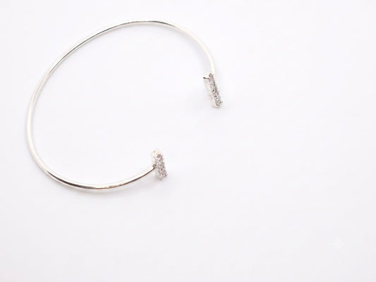 Bracelete Aberto com Ponteiras em Barras Cravejadas