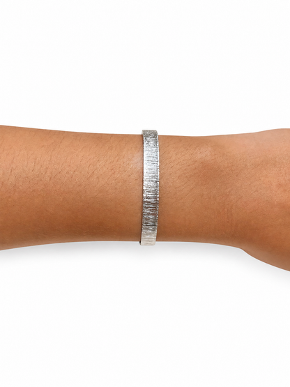 Bracelete Rígido com Textura Martelada Artesanal