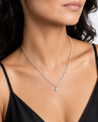 Colar Meio a Meio Elos Cartier e Pérolas com Pingente Halo