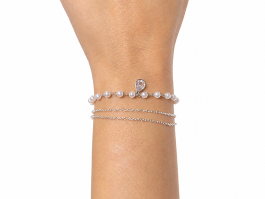 Pulseira Dupla com Pérolas e Pingente Gota Cravejada
